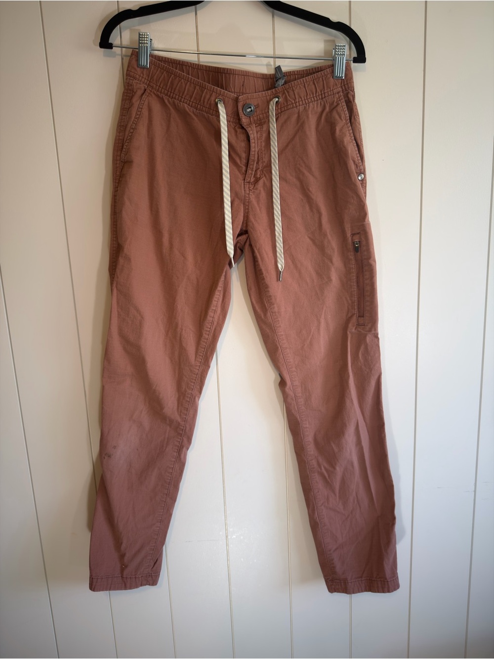 Vuori Men's Cargo Drawstring Pants in Dusty Rose